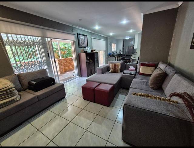 3 BEDROOM TOWNHOUSE FOR SALE IN GLENVISTA